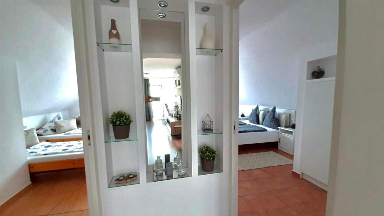 Munkacsy Apartmanok Балатонфенивес Екстериор снимка