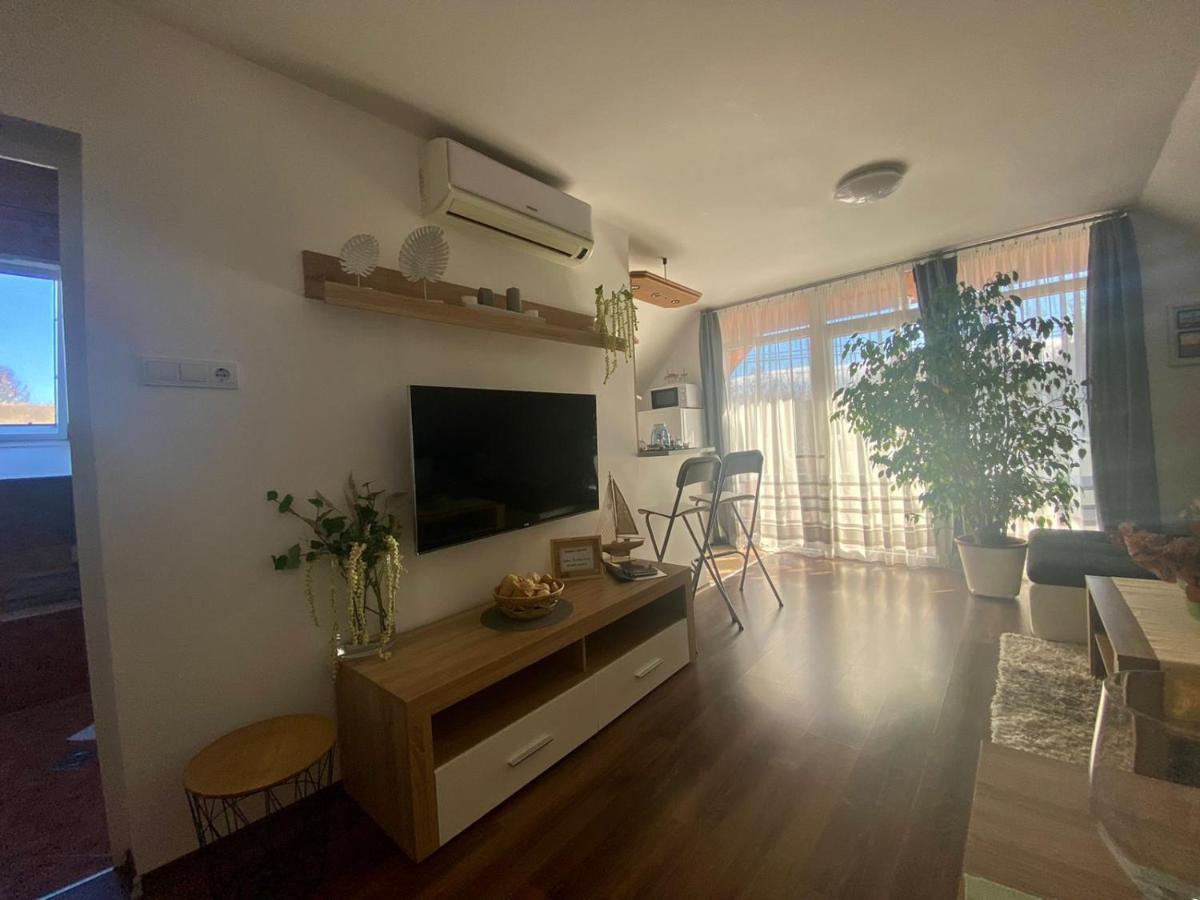 Munkacsy Apartmanok Балатонфенивес Екстериор снимка
