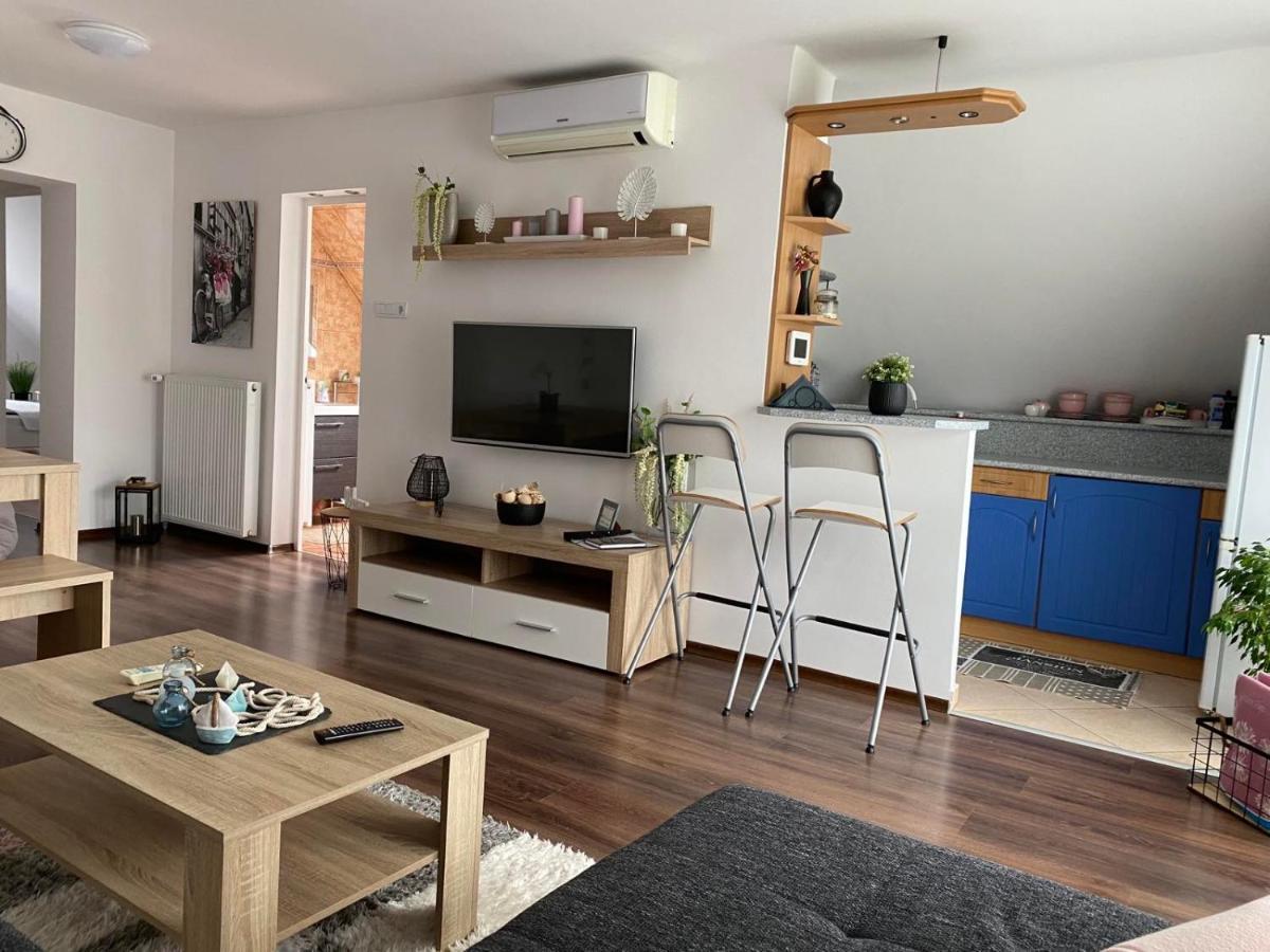 Munkacsy Apartmanok Балатонфенивес Екстериор снимка