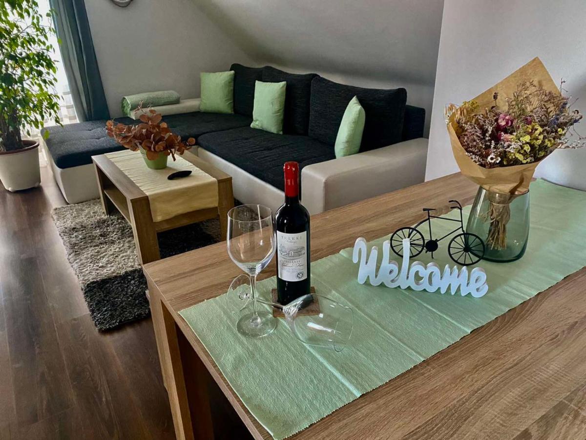 Munkacsy Apartmanok Балатонфенивес Екстериор снимка