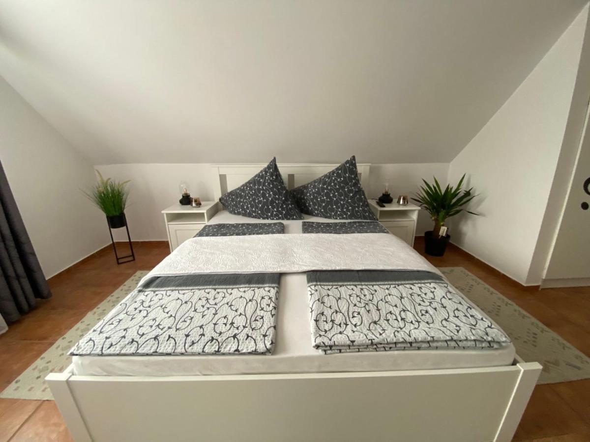 Munkacsy Apartmanok Балатонфенивес Екстериор снимка