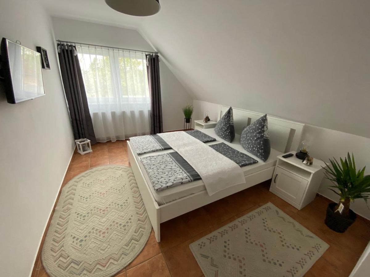 Munkacsy Apartmanok Балатонфенивес Екстериор снимка