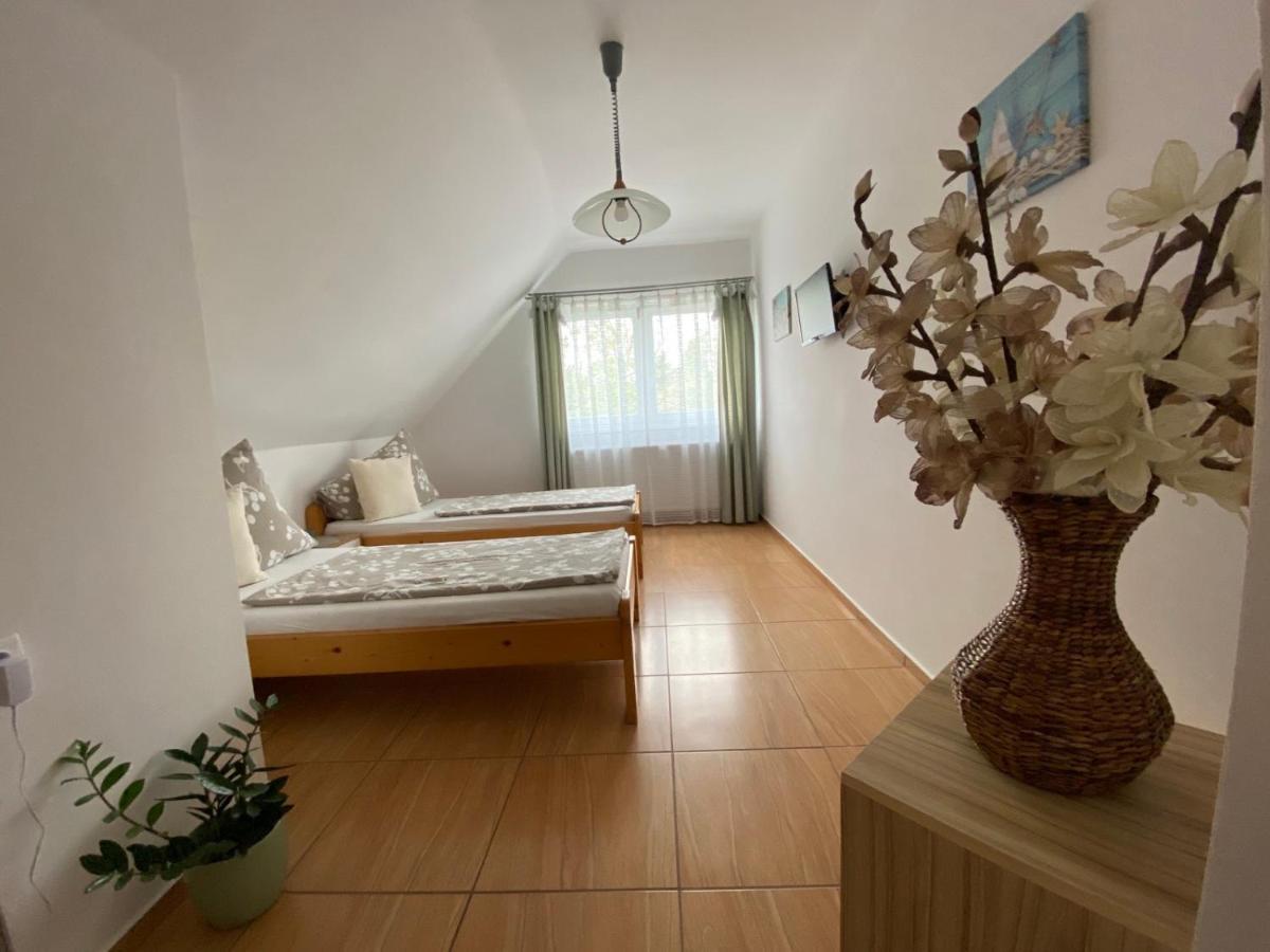 Munkacsy Apartmanok Балатонфенивес Екстериор снимка