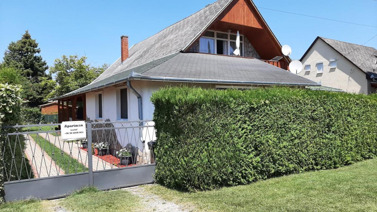 Munkacsy Apartmanok Балатонфенивес Екстериор снимка